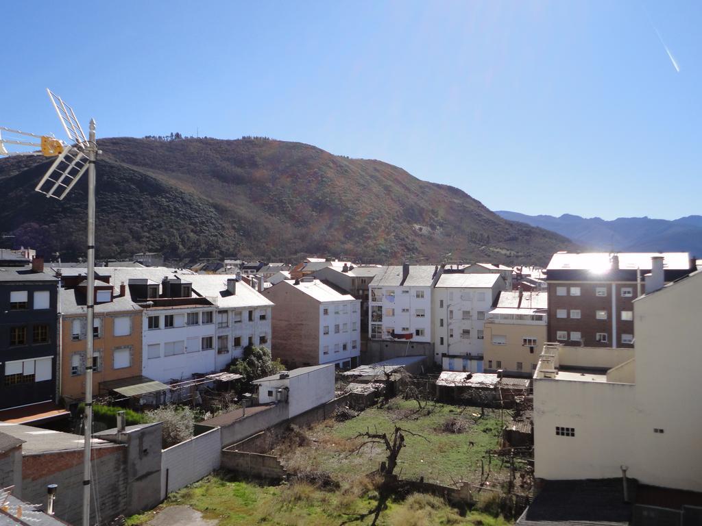 Jaen Apartment Понферада Екстериор снимка